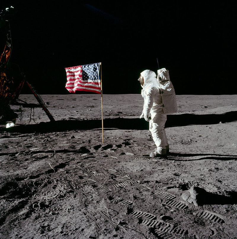 Illustration for article titled R.I.P. Neil Armstrong, First Person to Set Foot On the Moon